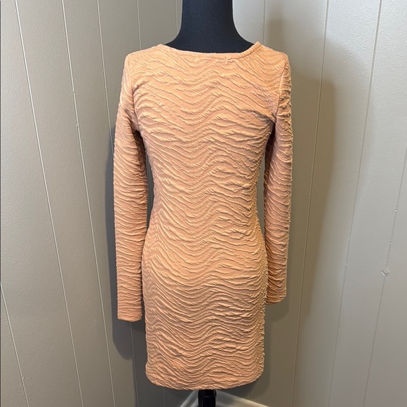 Z BCBGMaxAzria Women’s Small Peach Scoop Neck Bodycon Dress - Picture 4 of 5